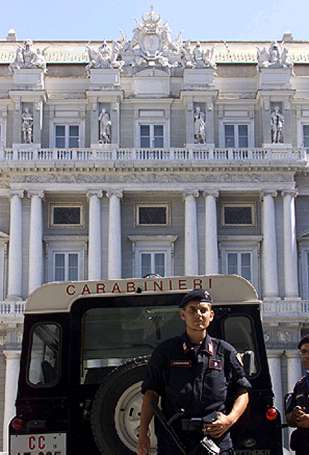 Las amenazas de bomba y el cerco policial desatan la psicosis en Génova