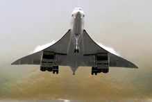 El Concorde aterriza sin problemas en su primer vuelo de prueba tras el accidente de hace un año