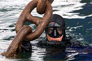 Estalla una carta bomba en la sede de una televisión de Berlusconi en Milán