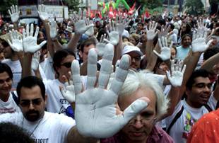 Génova recibe a los líderes del G-8 y a los primeros manifestantes en un clima de tensión