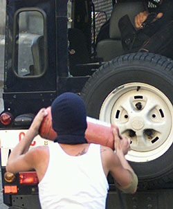 Un joven manifestante muerto y decenas de heridos durante los disturbios en Génova