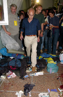 La policía italiana irrumpe en el cuartel general de los activistas antiglobalización