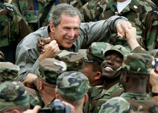 Bush reitera que no replegará sus tropas de forma unilateral en los Balcanes