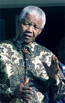 Mandela se somete a un tratamiento de radioterapia para curar un cáncer de próstata