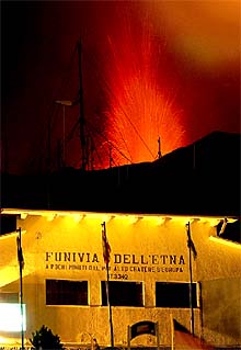   Sicilia sigue amenazada por el Etna  