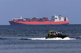 El Ejército australiano aborda el barco con 434 inmigrantes en su aguas territoriales