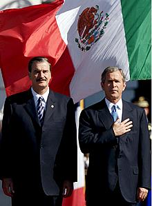 Fox pide a Bush un acuerdo migratorio que legalice a los indocumentados mexicanos