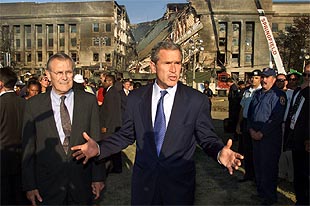 Bush califica los ataques de "actos de guerra" de "un nuevo enemigo"