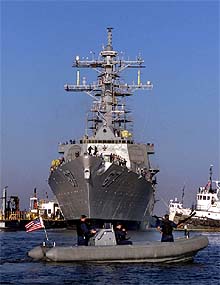 El US Cole fue destruido el pasado mes de octubre en un atentado suicida en Yemen.