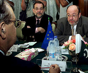 La UE promete a Pakistán su apoyo para hacer frente a la oleada de refugiados