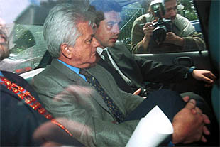 El ex juez Víctor Brussa, durante su traslado a prisión.