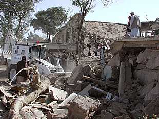 EE UU lanza la cuarta oleada de ataques mientras sopesa actuar por tierra