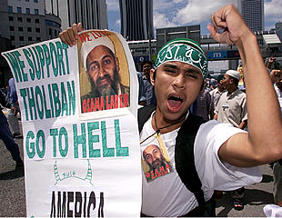 Violentas protestas y llamamientos a la guerra santa marcan día santo musulmán