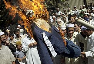 Un muerto y 12 heridos en las protestas contra la presencia de EE UU en una base militar paquistaní