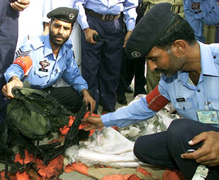 La policía paquistaní aborta un atentado con bomba en el aeropuerto de Islamabad