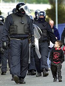 Londres inicia su plan para desmilitarizar el Ulster tras anunciar el IRA su desarme