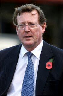 El rechazo a la reelección de Trimble dificulta el proceso de paz en el Ulster