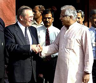 Rumsfeld defiende la efectividad de la ofensiva y descarta que se prolongue durante años