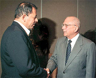 Enrique Bolaños se impone a Daniel Ortega en las elecciones nicaragüenses