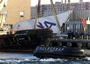 Un avión con 255 ocupantes se estrella en el barrio neoyorquino de Queens