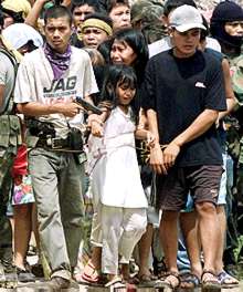 El Frente Moro utiliza a 80 personas como 'escudos humanos' en una ofensiva del Ejército