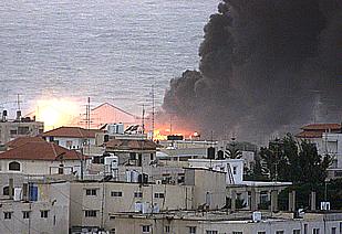 Israel bombardea Gaza y Cisjordania y anuncia una guerra larga contra Arafat