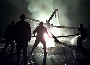 Israel bombardea Gaza y Cisjordania y anuncia una guerra larga contra Arafat