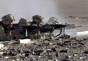 Un B-52 bombardea por error sus propias posiciones y mata a tres soldados de EE UU