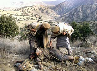 Las fuerzas de la red Al Qaeda aceptan entregar su bastión de Tora Bora