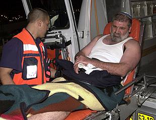 Uno de los heridos del autobús, evacuado al hospital Meir, en Kfar Saba.