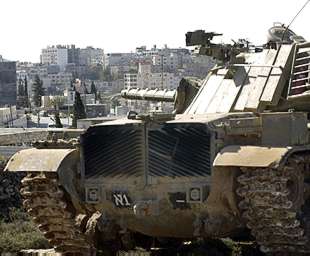 Israel rompe con Arafat y prosigue su asedio contra la Autoridad Palestina