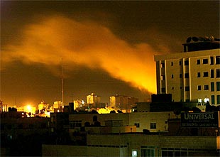 F-16 israelíes bombardean objetivos palestinos en Ramala.