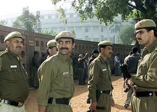 Once muertos en el asalto de un grupo terrorista al Parlamento indio