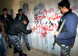 Arafat pide a los integristas que no cometan más atentados contra Israel