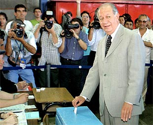 El Gobierno de Lagos pierde la mayoría absoluta ante el avance de la derecha