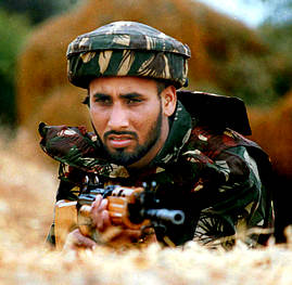 Los ejércitos de India y Pakistán intercambian disparos en Cachemira