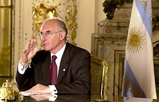 El presidente, Fernando de la Rúa, durante su mensaje a la nación desde la Casa Rosada.