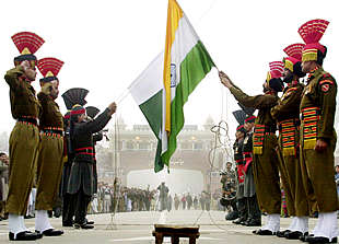 India llama a sus ciudadanos a prepararse para "cualquier eventualidad"