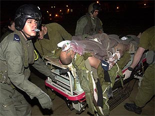 Israel responde a la muerte de cuatro soldados con el ataque a dos enclaves palestinos