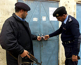 Pakistán trata de vencer los recelos de India con otra oleada de detenciones