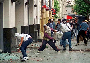 Las protestas contra el 'corralito' se extienden por 30 ciudades argentinas