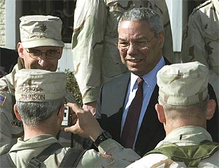 Powell promete a Karzai que EE UU mantendrá su compromiso con Afganistán