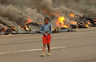 Más de 300.000 personas huyen a Ruanda por la erupción de un volcán congoleño
