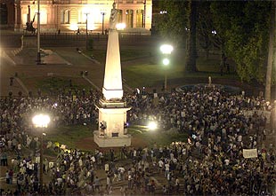 Una veintena de heridos y 70 detenidos en una nueva protesta en Argentina