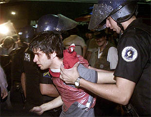 El Gobierno argentino, satisfecho con una actuación policial que dejó 68 detenidos