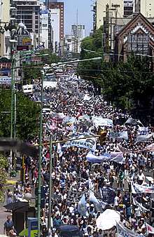 Miles de desempleados marchan por Buenos Aires para pedir trabajo