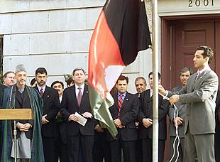 Karzai pide a EE UU que sus tropas participen en la misión de paz en Afganistán