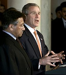 Bush eleva la presión sobre Irak y anuncia que contempla cualquier tipo de acción