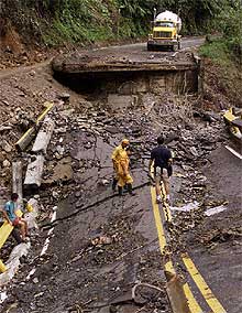 Pastrana estudia decretar el estado de sitio para luchar contra las FARC