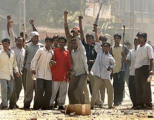 Los enfrentamientos entre hindúes y musulmanes dejan  280 muertos en India